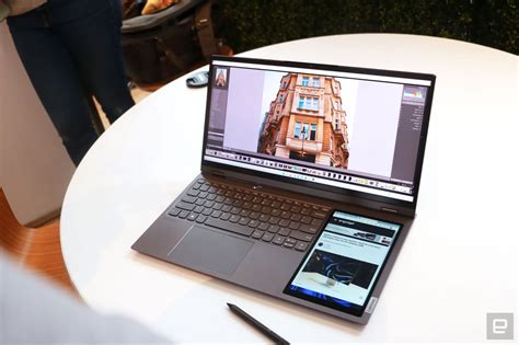 Kenia Skalk Operación posible dual monitor laptop engranaje Calle principal Artístico