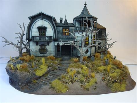 Haunted house diorama...a little late for Halloween | Scale Model Addict