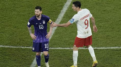 WATCH: Lionel Messi refuses handshake with Robert Lewandowski during ...