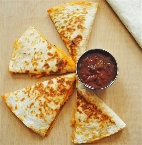 Cheese Quesadilla - How to Make Cheese Quesadilla - Recipe Treasure