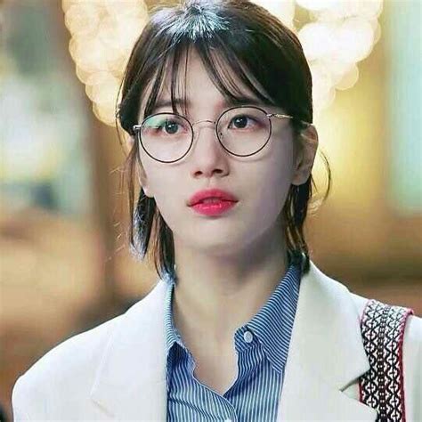 Suzy Bae | While You Were Sleeping drama 27/09/2017 | Inspirasi, Kacamata