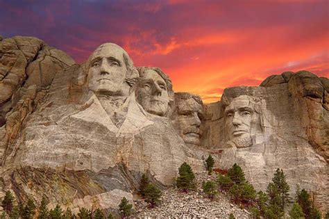 Ultimate Guide to Mount Rushmore (& Things To Do Nearby)