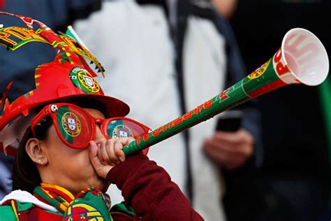 Vuvuzela controversy solved? A quieter vuvuzela - CSMonitor.com