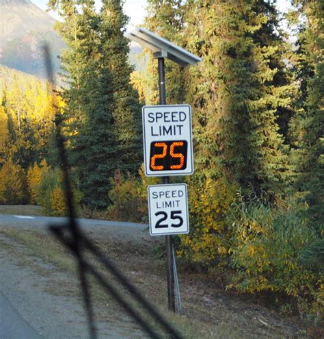 Speed Limit 25 | A solar-powered speed limit sign alongside … | Flickr