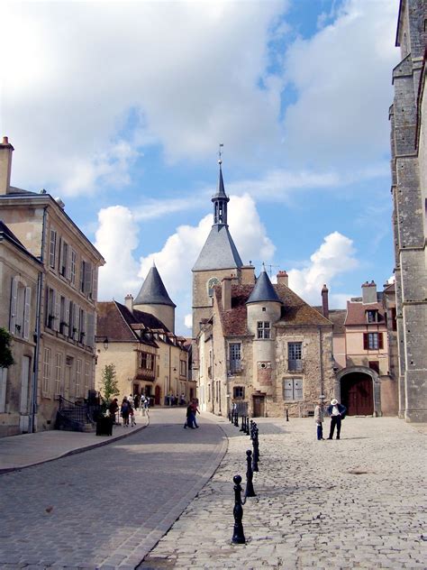 Avallon - Wikipedia | Reizen frankrijk, Frankrijk, Reizen