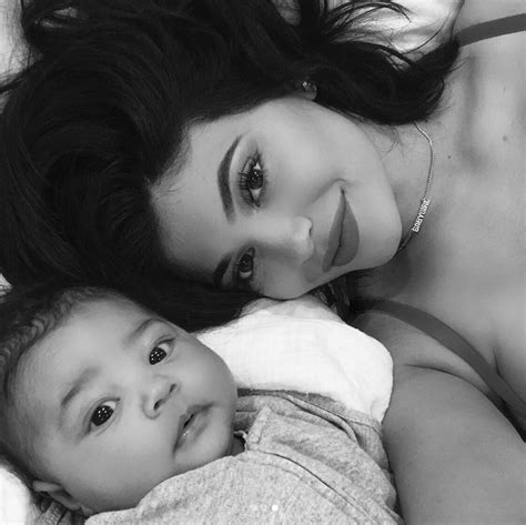 Kylie Jenner Shares First Selfies With Baby Daughter Stormi Webster ...