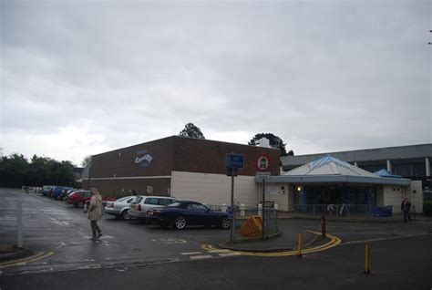 Cranleigh Leisure Centre © N Chadwick cc-by-sa/2.0 :: Geograph Britain and Ireland