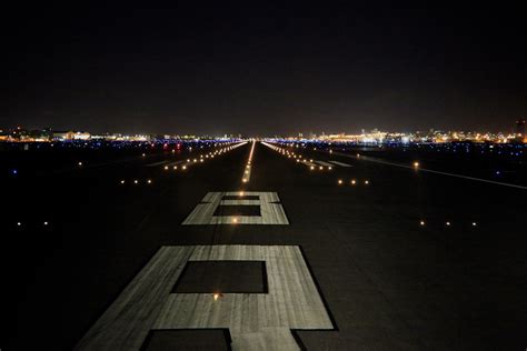 10 Runway, Airport, & Taxiway Lights Explained - Aviation History ...