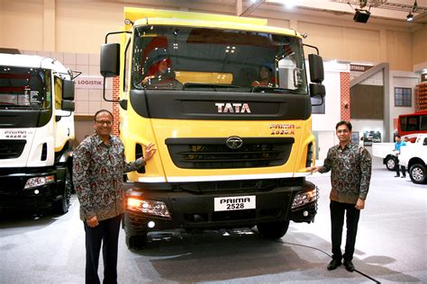 TATA MOTORS LAUNCHES HEAVY DUTY TIPPER | TATA Motors Indonesia