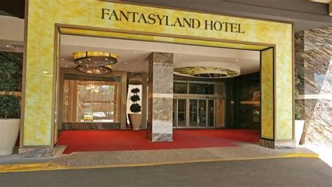 Fantasyland Hotel, Canada, Edmonton, Edmonton | Thomas Cook