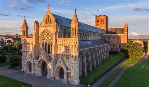 CATHEDRAL OPEN: St Albans Cathedral reopens for private prayer - My Local News