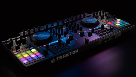 Traktor : DJ Controllers : Traktor Kontrol F1 | Products