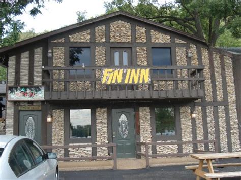 Fin Inn In Grafton Illinois Is An Aquarium Restaurant With Fish And Turtles