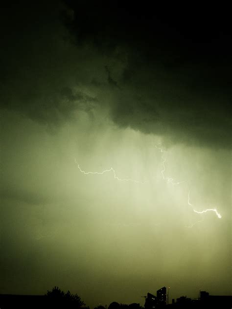 Breathtaking Pictures Of London's Lightning | Londonist