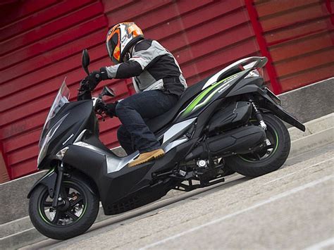 Real Riders: Kawasaki J125 Review, Very Capable City Scooter