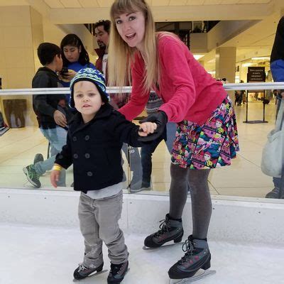 LLOYD CENTER ICE RINK - Updated December 2024 - 37 Photos & 71 Reviews ...