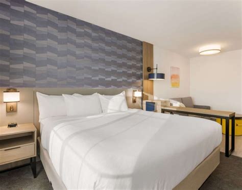 Comfort Inn & Suites Gaylord Michigan | Official Site