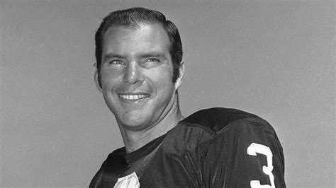 Daryle Lamonica, Hard-Throwing Quarterback, Is Dead at 80 - The New York Times