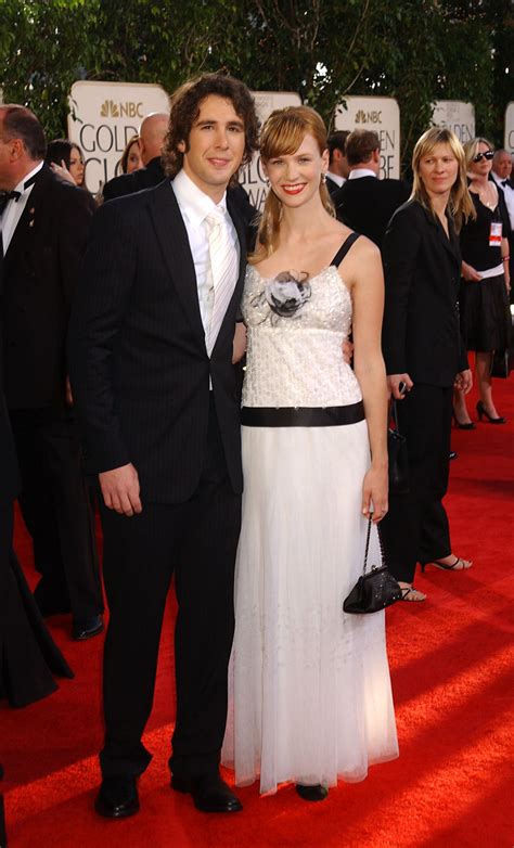 Ten-Year Fugtrospective: The 2005 Golden Globes January Jones and Josh ...