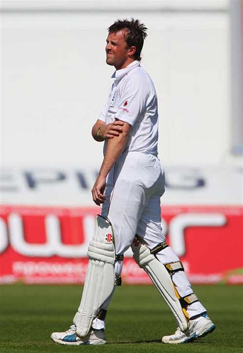 Graeme Swann takes time out after copping another blow | ESPNcricinfo.com