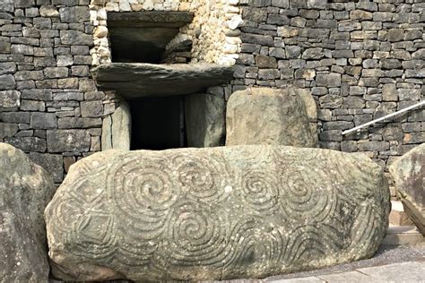 Visiting Newgrange and Knowth Passage Tombs (Bru na Boinne Ireland) - TravelingMel