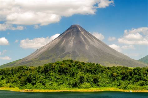 5 Must Visit Volcanos in Costa Rica - Arenal Volcano, Poás Volcano, Rincon de la Vieja Volcano ...