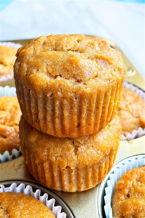 Easy Applesauce Muffins {With Cinnamon} - CakeWhiz