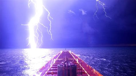 Photo of lightning over Lake Michigan goes viral