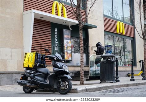 676 Mcdonalds Delivery Services Images, Stock Photos & Vectors ...