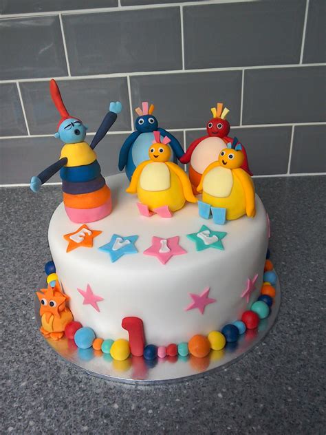 Twirlywoo Birthday Cake - CakeCentral.com