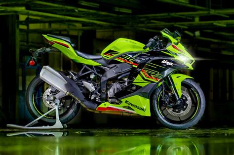 Kawasaki ZX-4R sportbike gets 80hp inline-four engine.