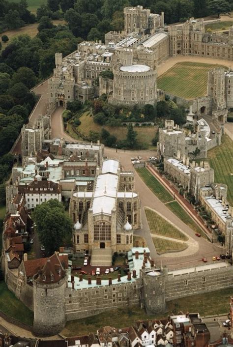 St George’s Chapel with Round Tower and Windsor Castle, Windsor ...