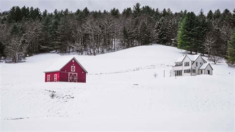 Winter Vacation in Vermont: 10 Best Vermont Winter Getaways - Paula Pins The Planet