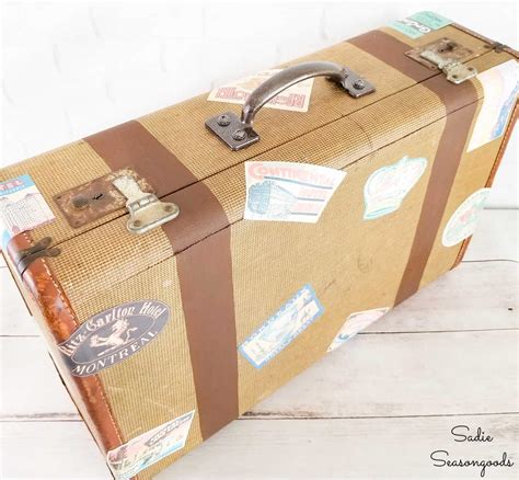 Vintage Luggage Decor with an Old Suitcase