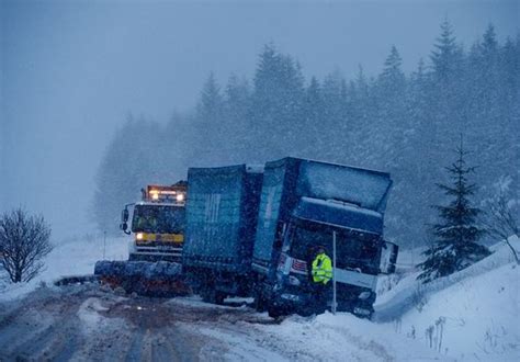 'Displaced Polar vortex' to hit UK and cause weather HAVOC next week ...