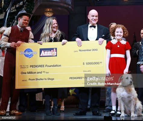 2,204 Annie Named Musical Photos & High Res Pictures - Getty Images