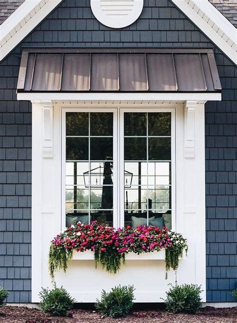 Beautiful Farmhouse Exterior Paint Colors Ideas 05 - HOMYHOMEE