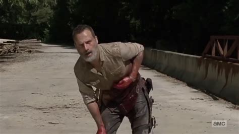 The Walking dead la muerte de rick - YouTube