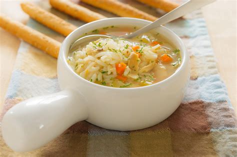 Caldo de Pollo con Arroz de Coliflor | Recipe | Recipes, Soup and salad ...