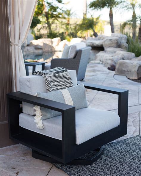Modern Aluminum Swivel Chair in Black | Outdoor swivel chair, Outdoor chairs, Modern swivel chair