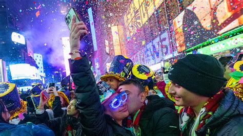 NYC ball drop live stream 2024: Watch New Year's Eve performances free