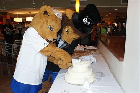 Kate and Willie (Hofstra University mascots) renew their wedding vows ...