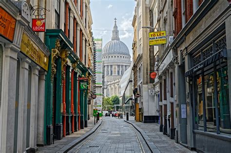 Watling Street | City of London. Holyhead this way! | Geoff Henson | Flickr