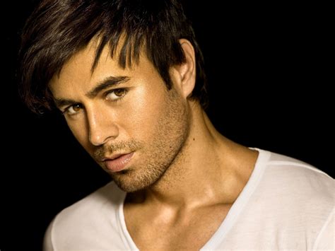 Enrique Iglesias - Addicted Lyrics