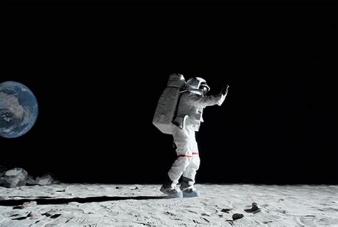 gif moonwalk – We Like it, le blog d'actualité du web et du buzz