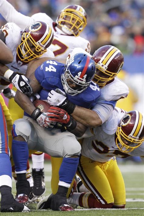 Real Football Analysis - The Football ERA - NFL Blog: Ahmad Bradshaw sits out Giants practice