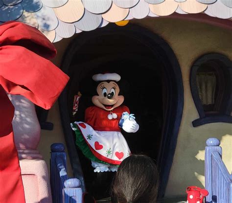 PHOTOS: Mickey, Minnie, and Pluto Appear in Christmas Outfits in Mickey ...