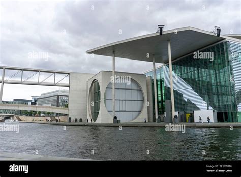 Berlin Wall Remains with some graffiti art Stock Photo - Alamy