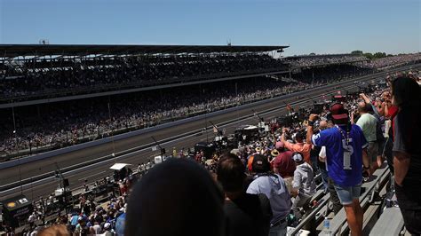 Helio Castroneves becomes four-time Indy 500 winner