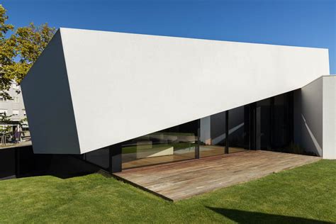 Three axes and a horizontal offset. Tilt House by Mutant Architecture ...